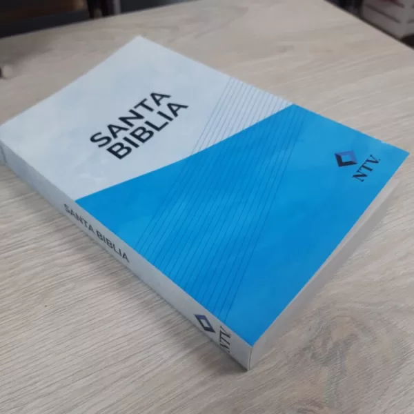 Biblia NTV Edición semilla azul tapa rustica. - Imagen 3