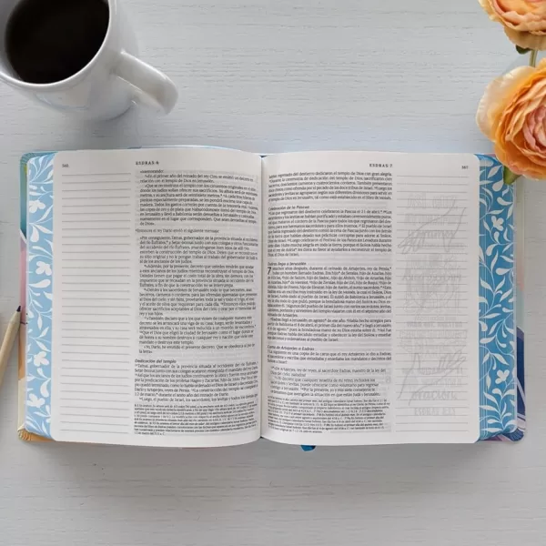 Biblia NTV Inspira paraiso floral semi piel - Imagen 6